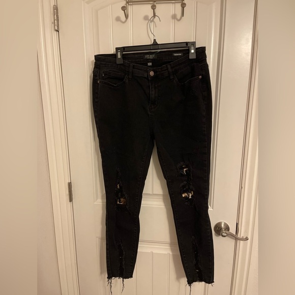 Judy Blue Leopard Patch Junior sz 15/32 Skinny Distressed Jeans Black Frayed Hem - Picture 1 of 10